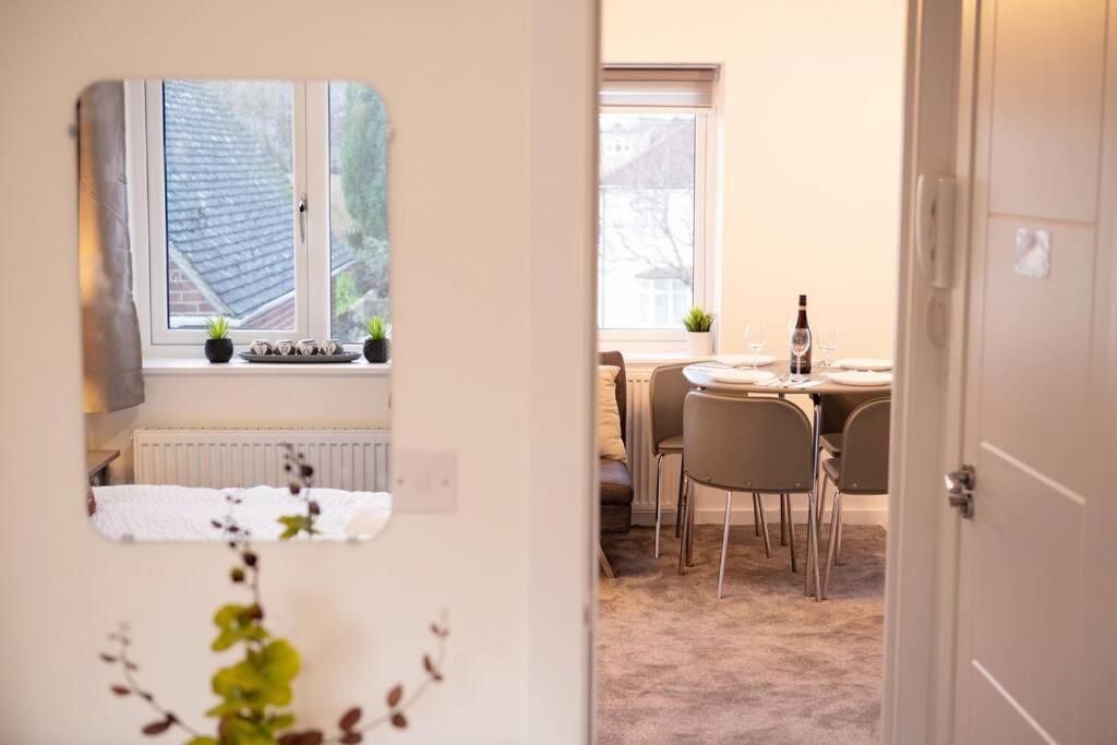 Walnut Flats-F5, Stylish 1-Bedroom - Parking, Netflix, Wifi - Close To Oxford, Bicester & Blenheim Palace Kidlington Εξωτερικό φωτογραφία