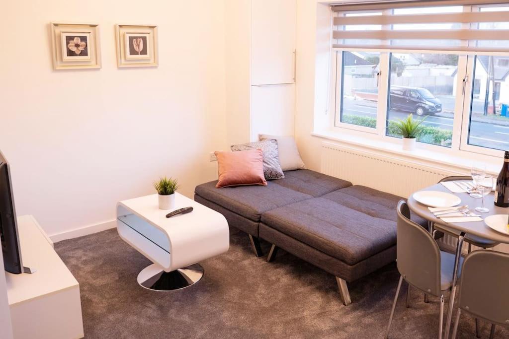 Walnut Flats-F5, Stylish 1-Bedroom - Parking, Netflix, Wifi - Close To Oxford, Bicester & Blenheim Palace Kidlington Εξωτερικό φωτογραφία